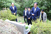 홍준표 당 대표, 부모님 묘소 성묘