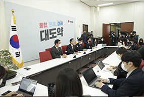 주호영 원내대표, 긴급기자간담회