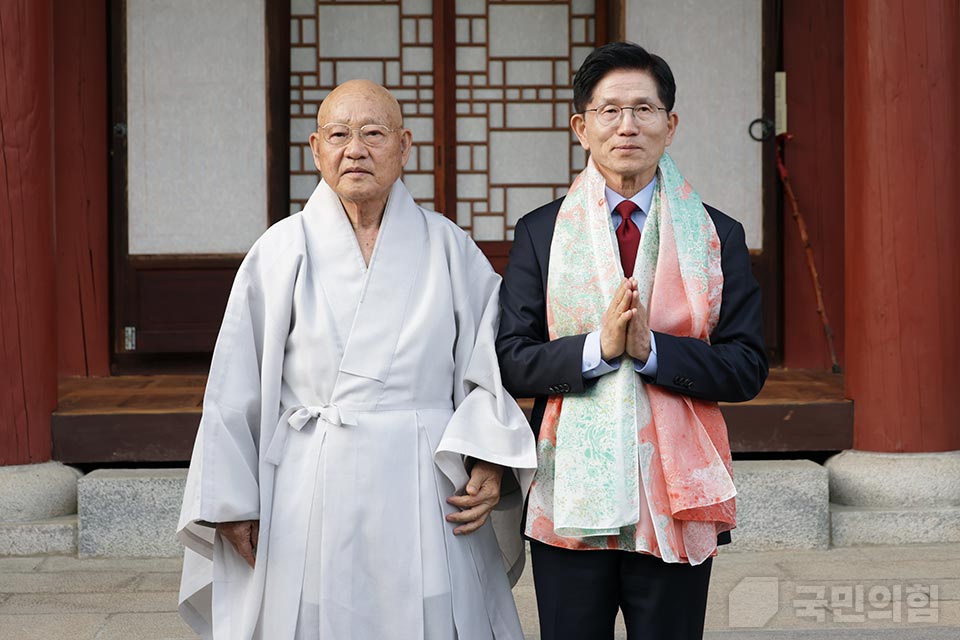 '문수보살이 왔다' 통도사 방문
