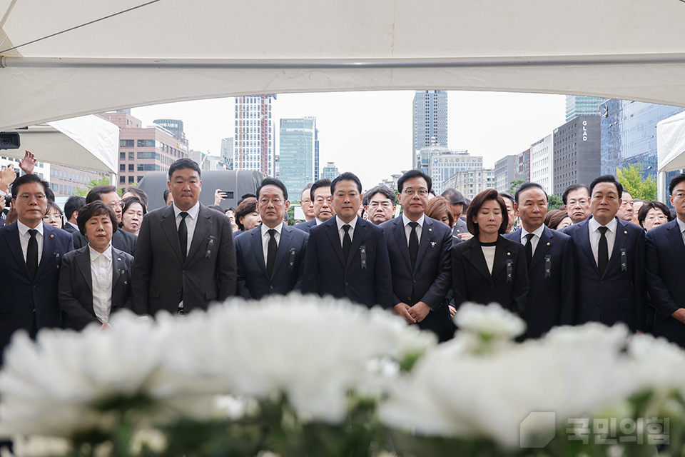 민중기 특검 폭압 수사 희생자 故 정희철 단월면장 추모 조문