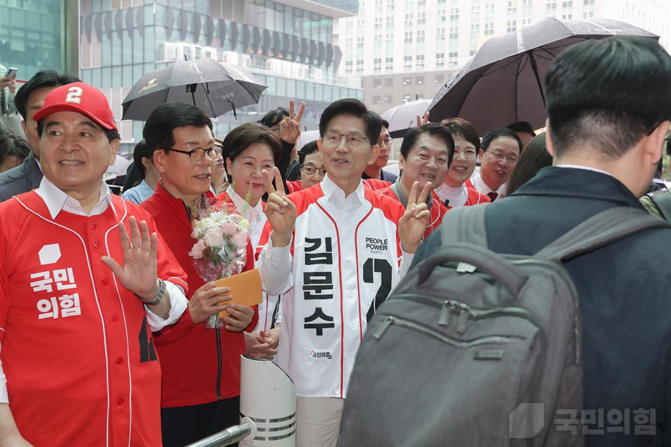 '힘내세요 판교' 출근길 인사