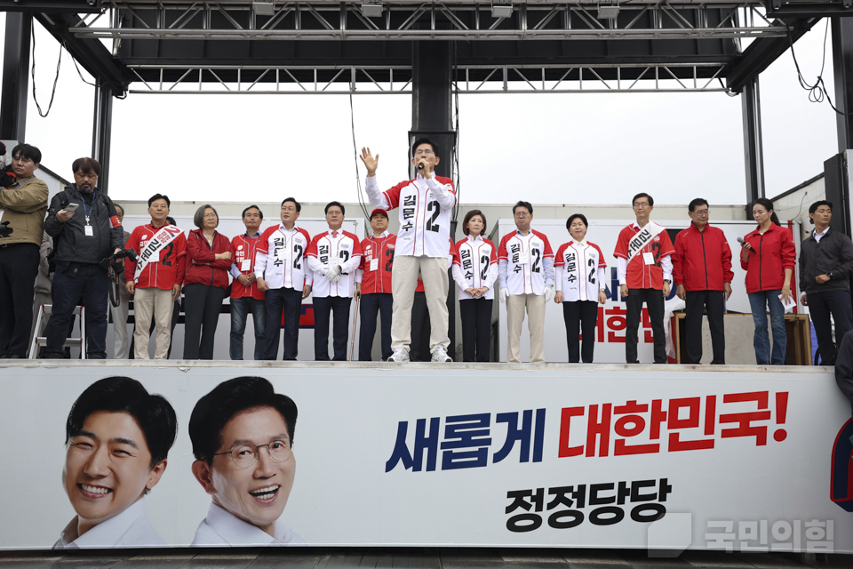 “수원을 새롭게” 수원 지동시장 유세